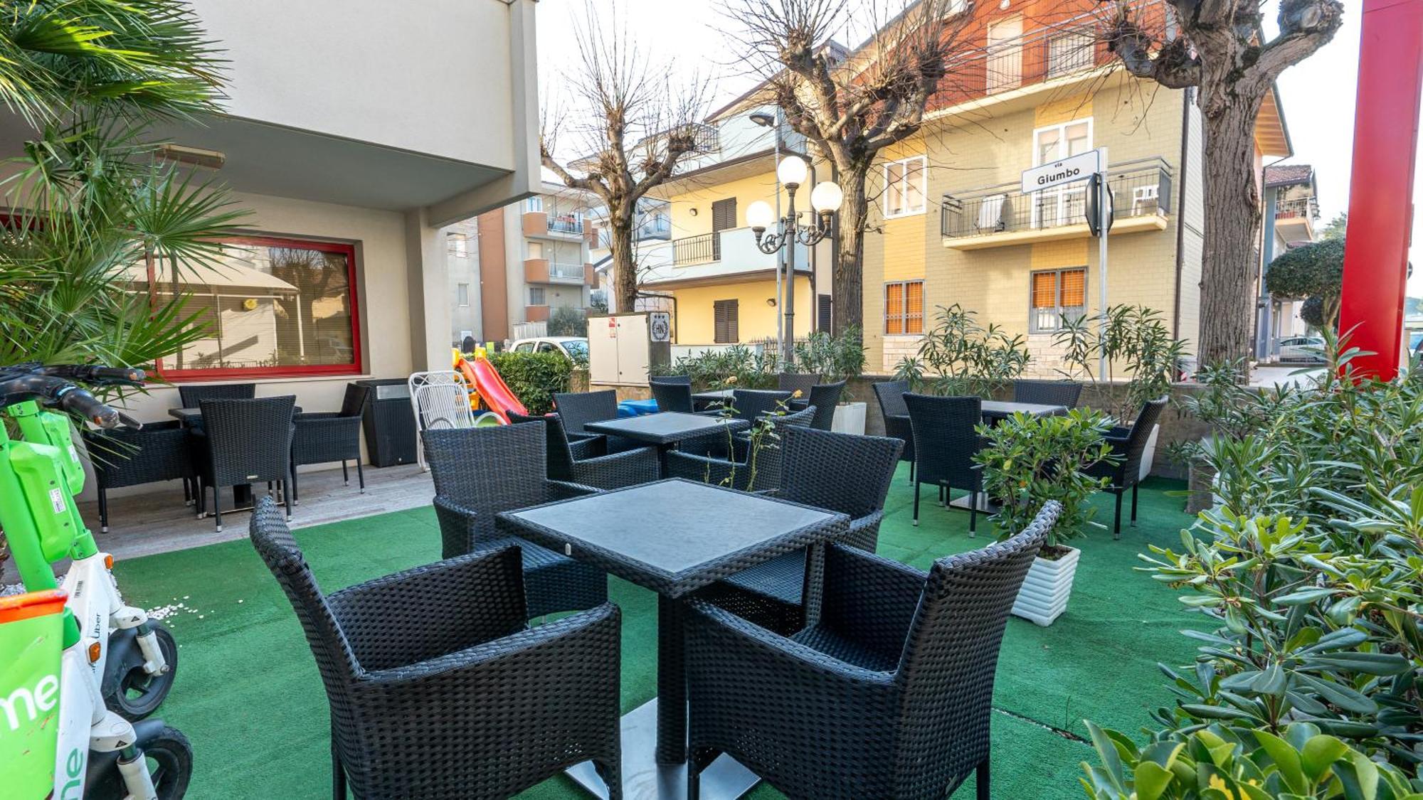 Hotel Nobel Rimini Exterior foto